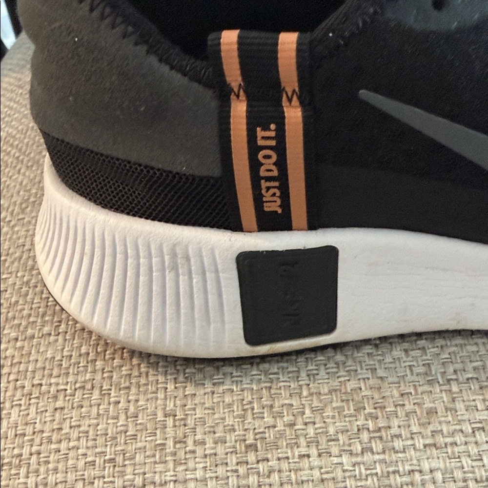 Nike Black and Gray Running Shoes - NKE72 - Picture 2 of 3